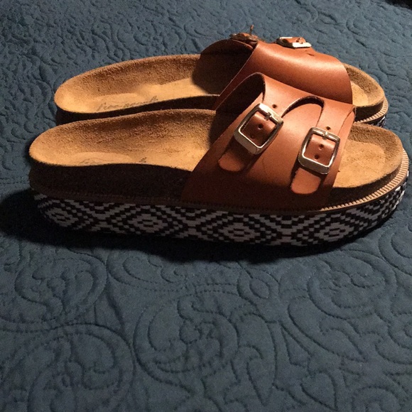 FP Collection Caravelle Cork Footbed Sandals - Picture 4 of 11